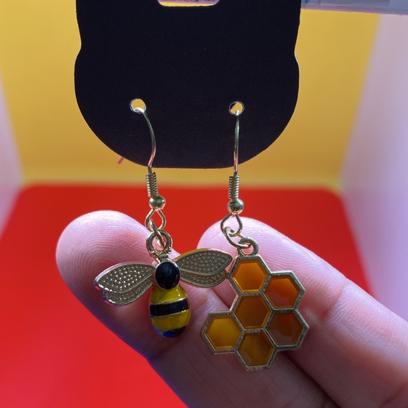 Bee Lover Gold plated Dangle Bee & Honeycomb Decor Mismatched Drop Earrings - Picture 2 of 8